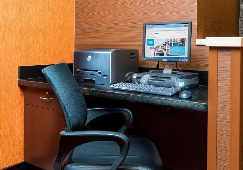 هتل Fairfield Inn & Suites Oshkosh