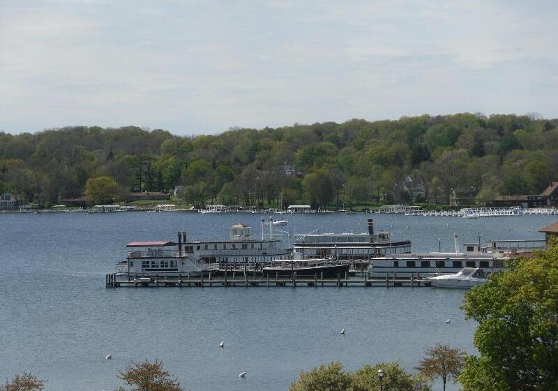هتل Harbor Shores On Lake Geneva