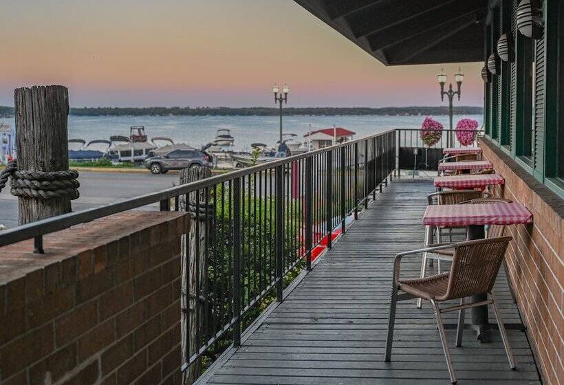 בית מלון כפרי Harbor Shores On Lake Geneva