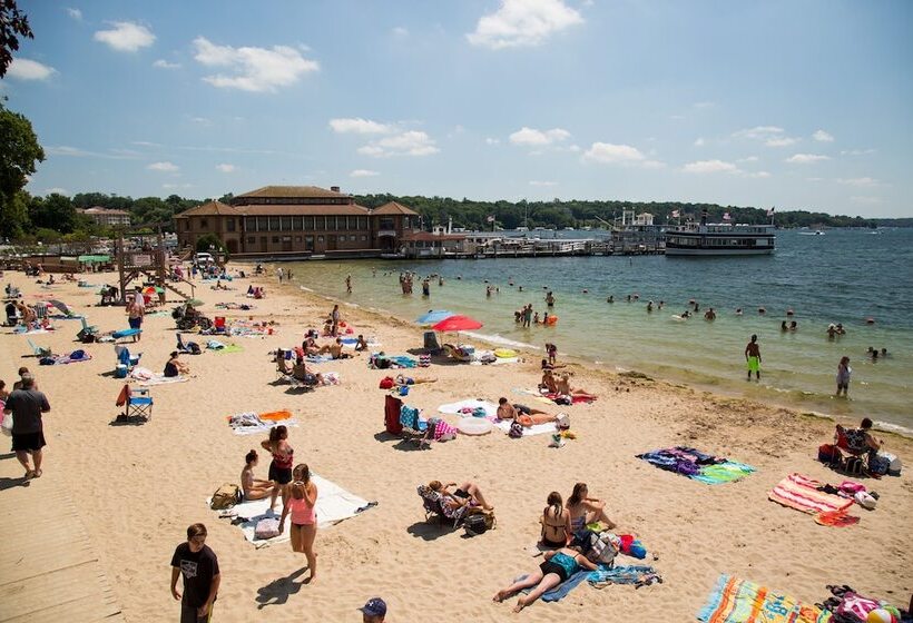 هتل Harbor Shores On Lake Geneva