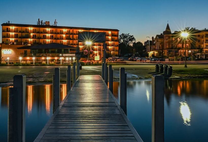 בית מלון כפרי Harbor Shores On Lake Geneva