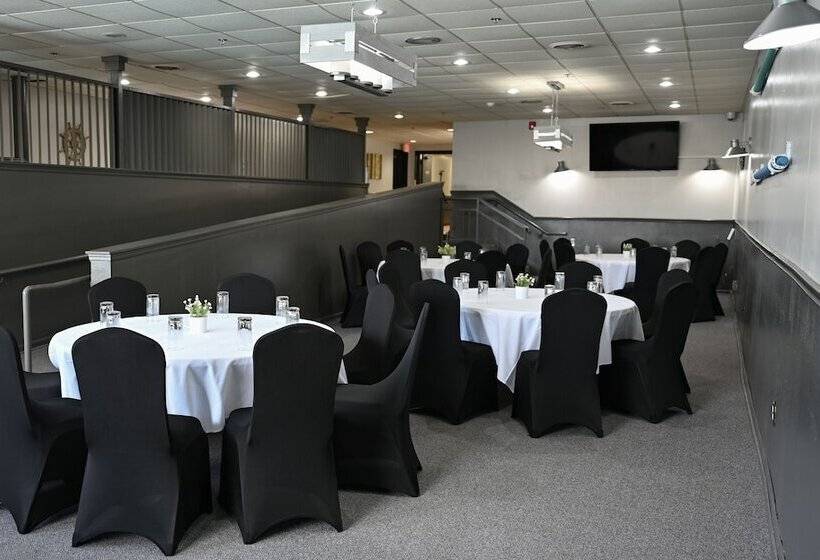 בית מלון כפרי Harbor Shores On Lake Geneva