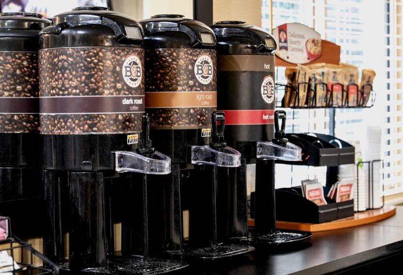 בית מלון כפרי Home 1 Suites Extended Stay