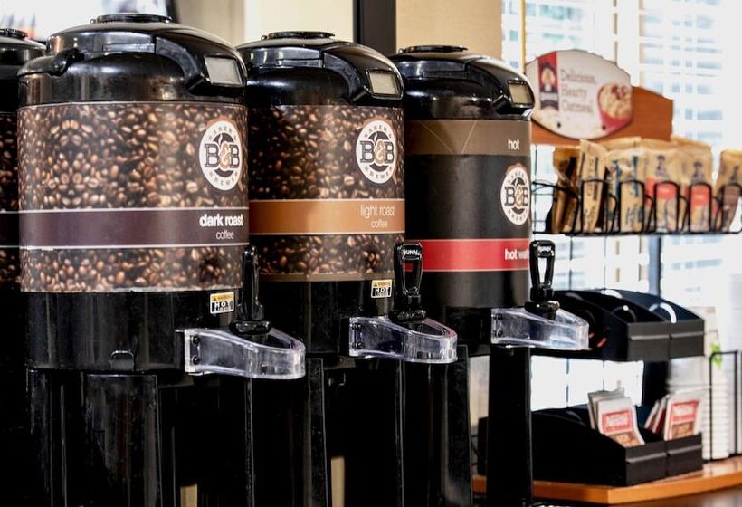 בית מלון כפרי Home 1 Suites Extended Stay