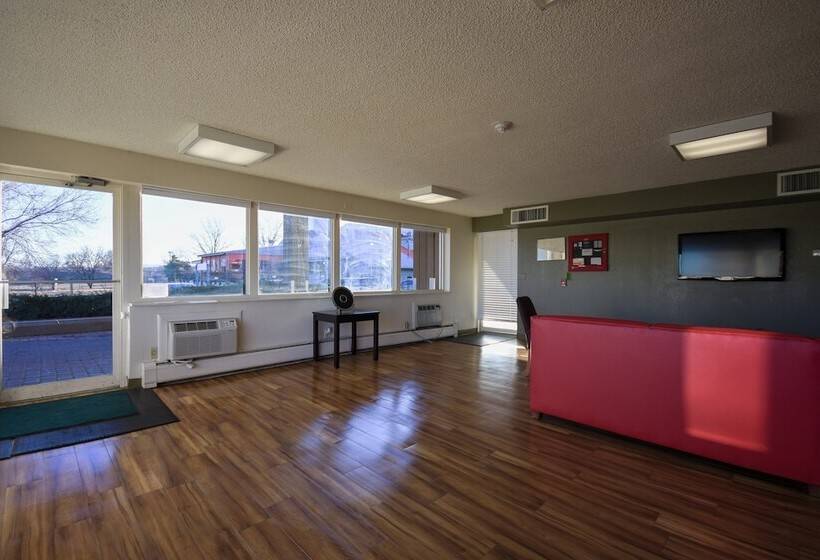 ホテル Hometowne Studios By Red Roof Denver   Lakewood West