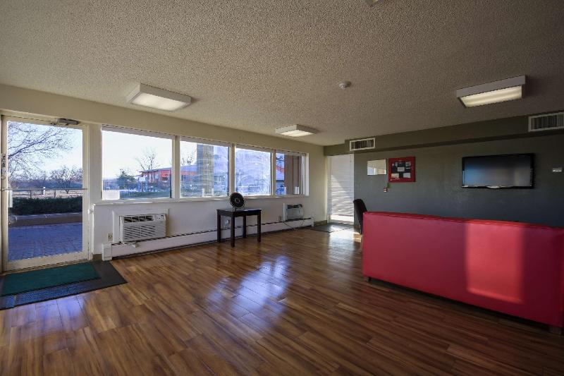 ホテル Hometowne Studios By Red Roof Denver   Lakewood West