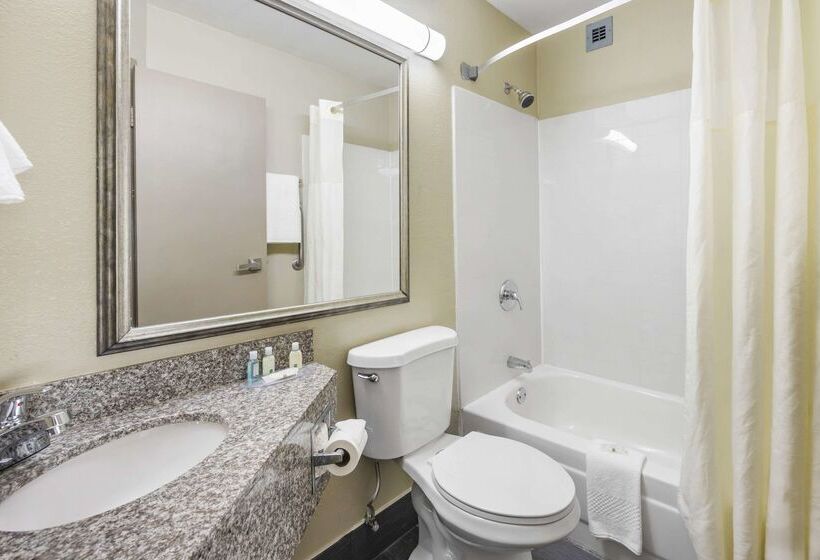 فندق Quality Inn