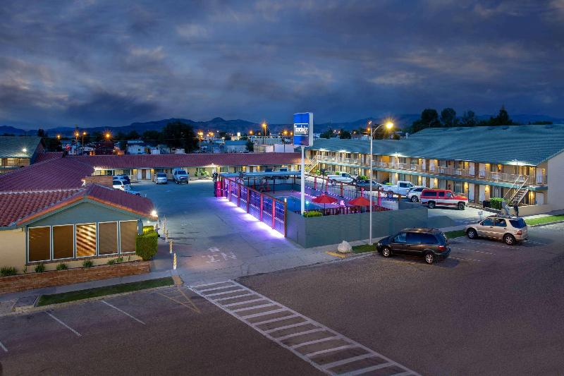 منتجع Travelodge By Wyndham Hawthorne