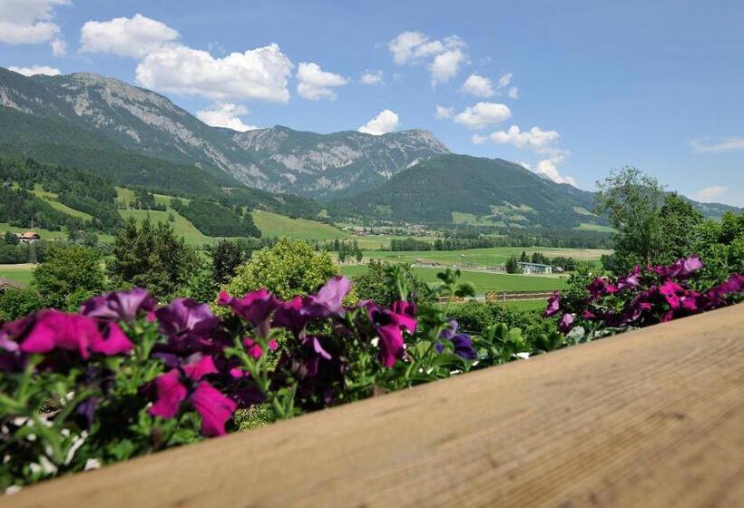 هتل Herrschaftstaverne