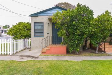 هتل Orange Tree Cottages Downtown