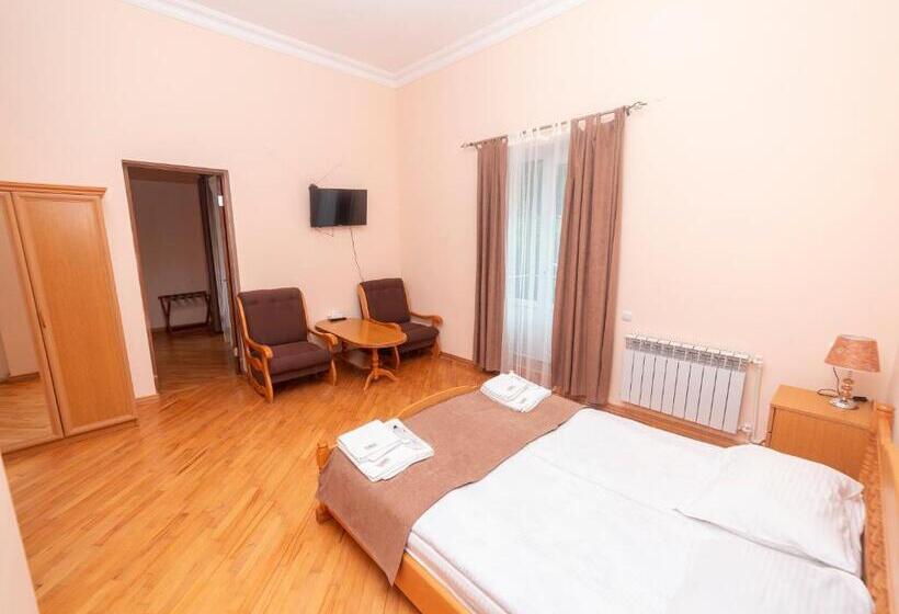 تختخواب و صبحانه Popock Dilijan 2