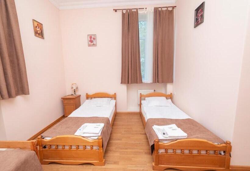 تختخواب و صبحانه Popock Dilijan 2