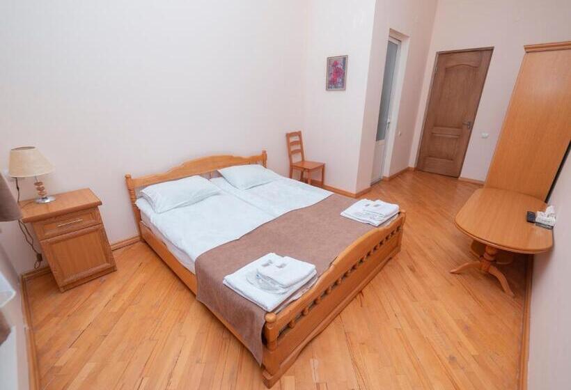 تختخواب و صبحانه Popock Dilijan 2