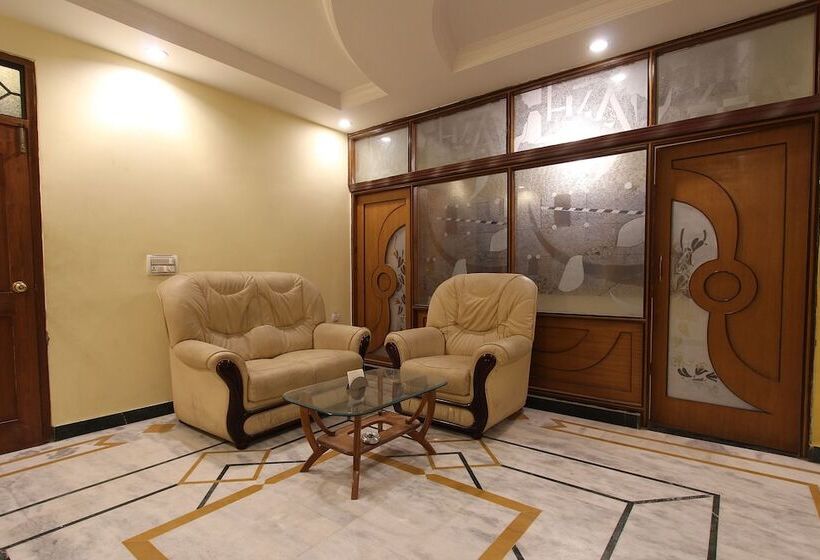酒店 Kubera Palace By Oyo Rooms