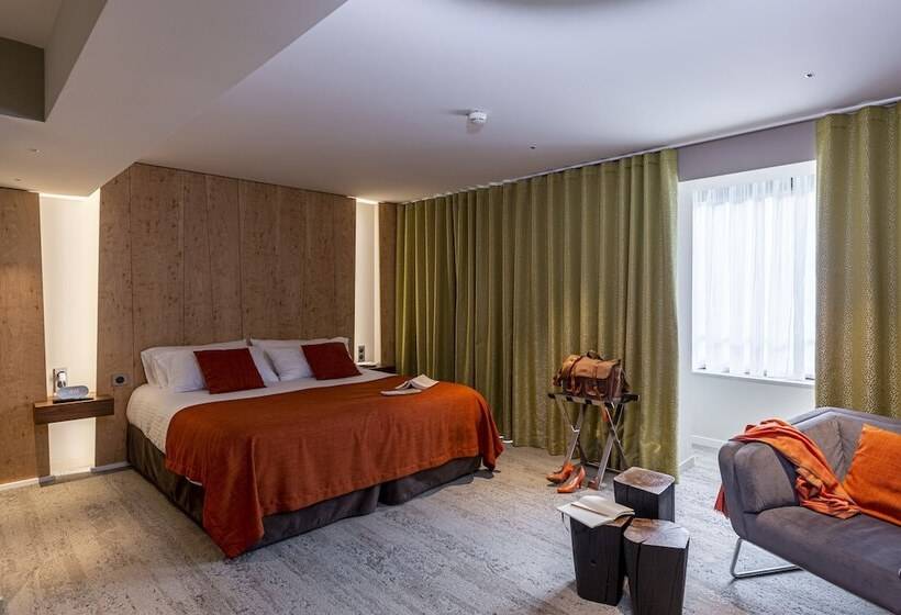 호텔 & Restaurant Sodade