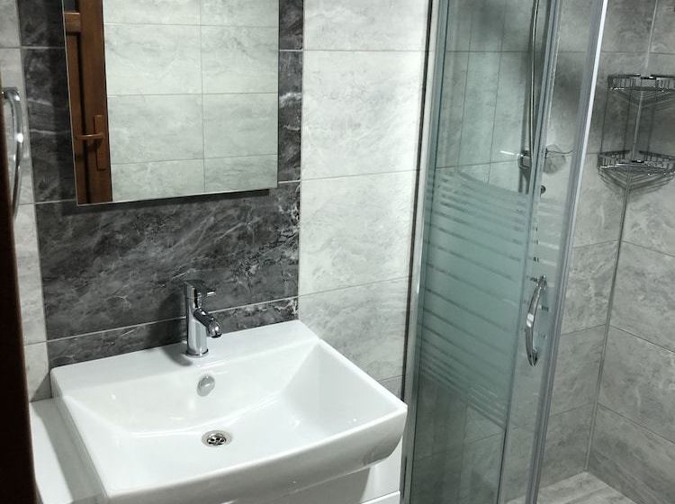 Saral Suit Otel
