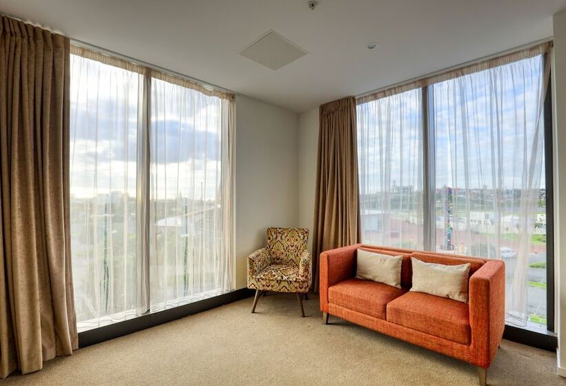 בית מלון כפרי Ramada Suites By Wyndham Auckland Manukau Pacfic Centre