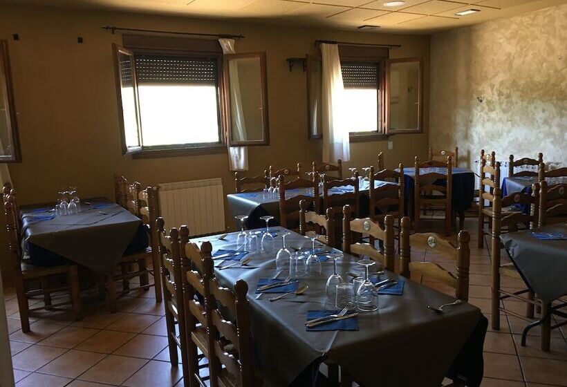 فندق Restaurante Torres De Albarracín