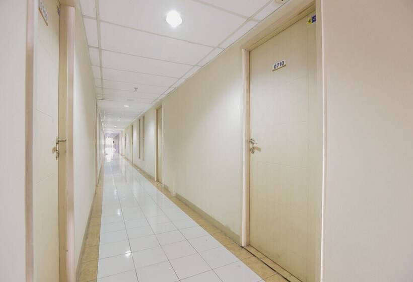 Lauv Room Grand Centerpoint By Oyo Rooms