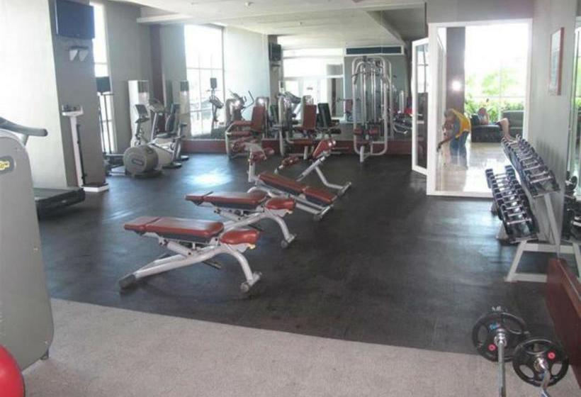 בית מלון כפרי Mactan Island Condo La Mirada Residence , Beach Resort , Large 1 Bedroom , Pools , Ocean Views, Fast