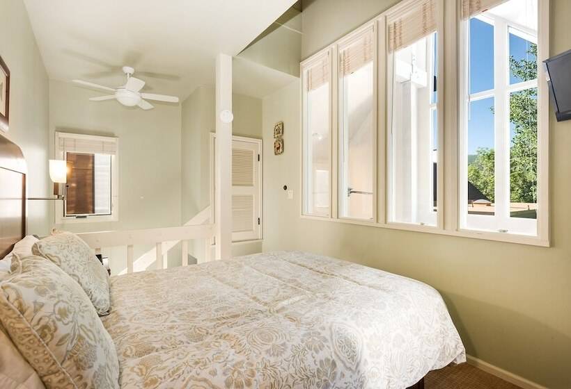 Fifth Avenue Condominiums By Frias