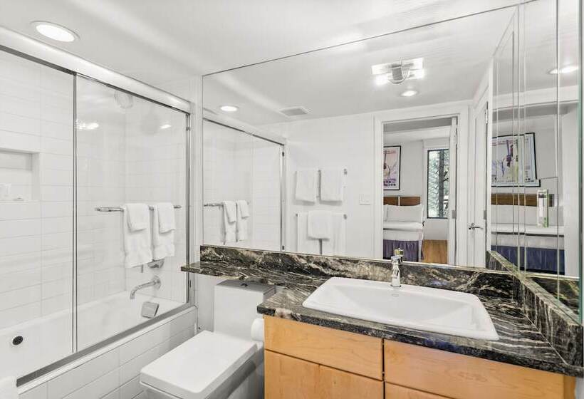 Fifth Avenue Condominiums By Frias