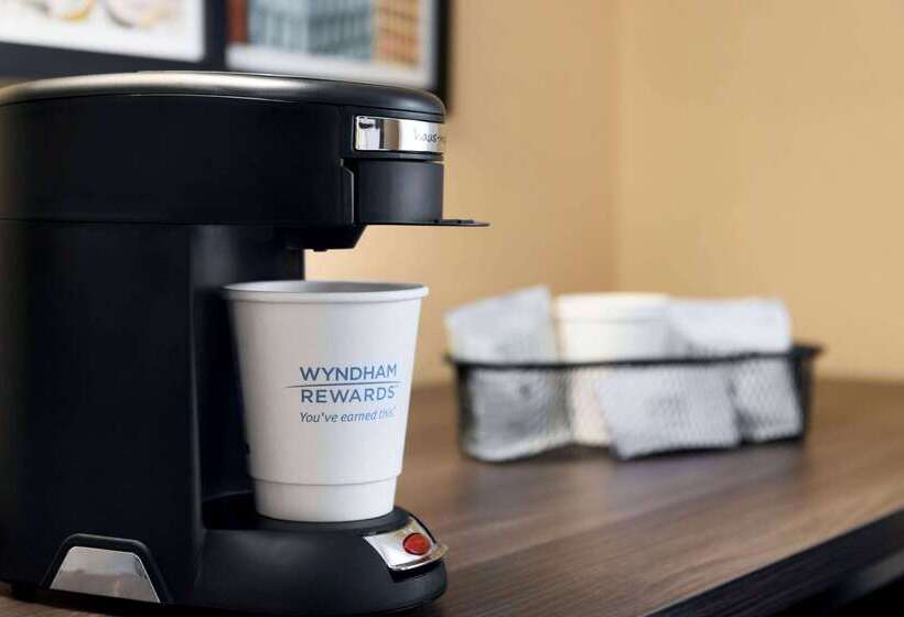 בית מלון כפרי Baymont By Wyndham Tulsa