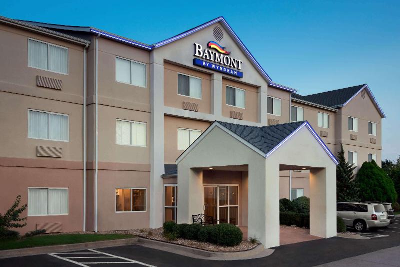 בית מלון כפרי Baymont By Wyndham Tulsa