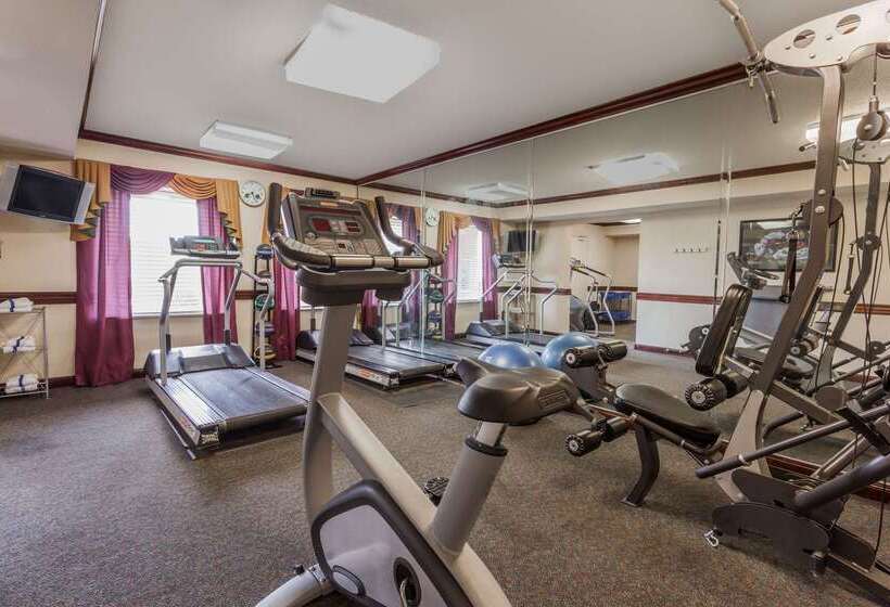 בית מלון כפרי Days Inn & Suites By Wyndham Warren