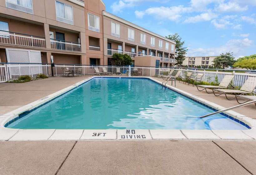 בית מלון כפרי Days Inn & Suites By Wyndham Warren
