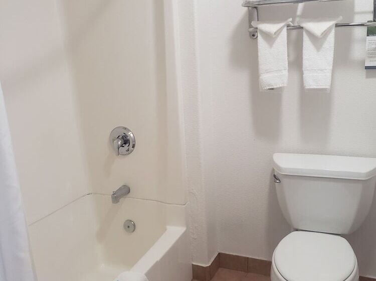 فندق Fairview Inn & Suites