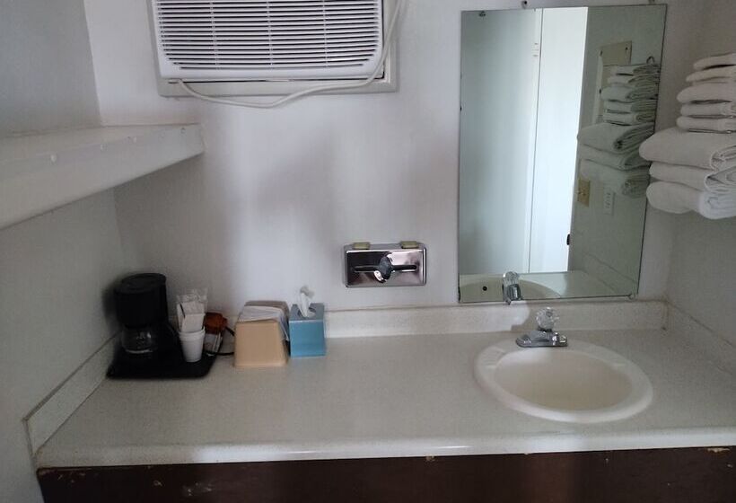 בית מלון כפרי First Interstate Inn