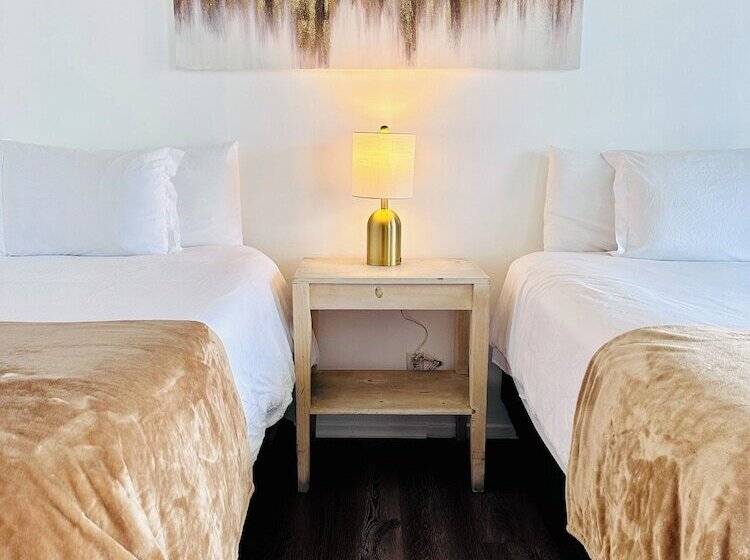 בית מלון כפרי Foghorn Harbor Inn