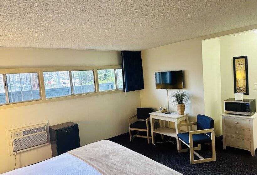 בית מלון כפרי Foghorn Harbor Inn