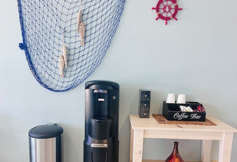 בית מלון כפרי Foghorn Harbor Inn