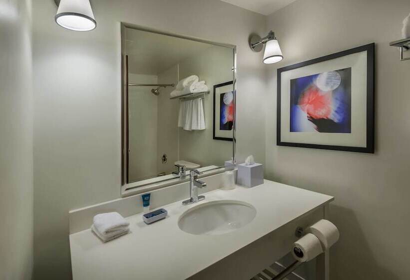 هتل Four Points By Sheraton Juneau