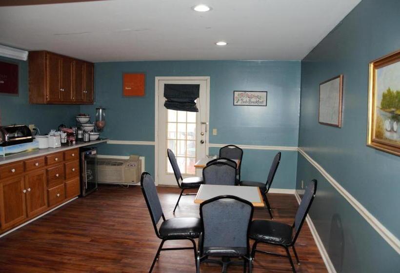 Отель Four Seasons Country Inn