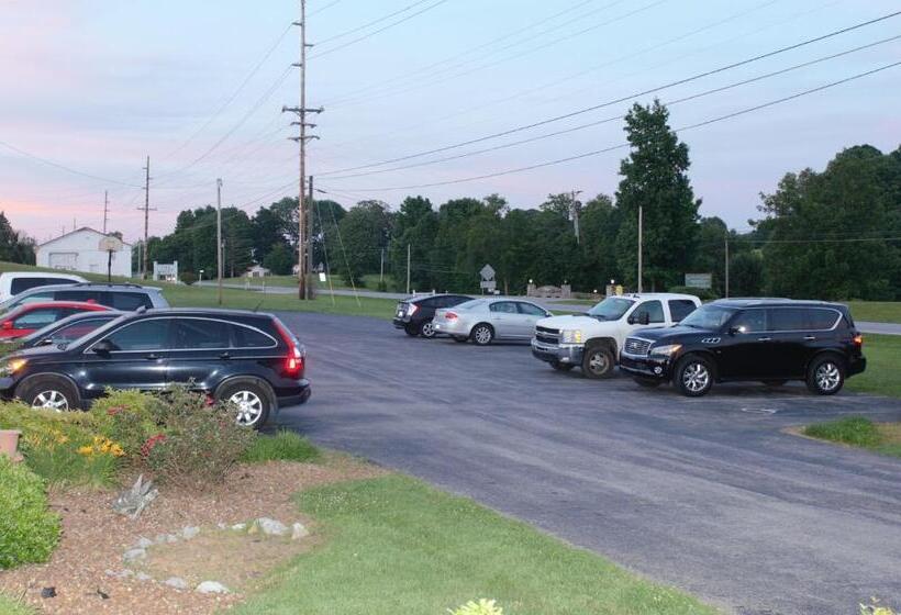 Отель Four Seasons Country Inn