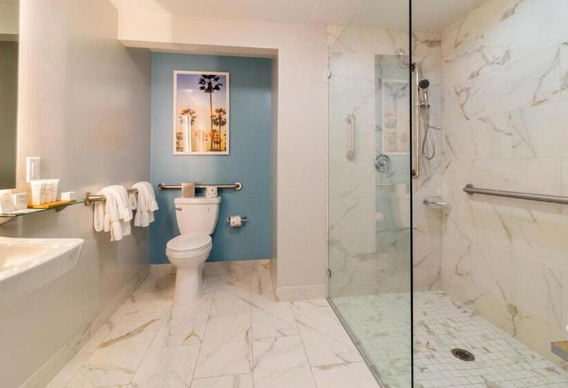 هتل Radisson Resort Miami Beach