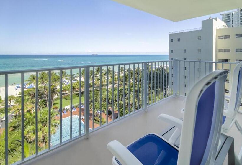 هتل Radisson Resort Miami Beach