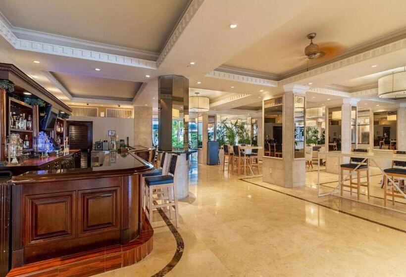 هتل Radisson Resort Miami Beach