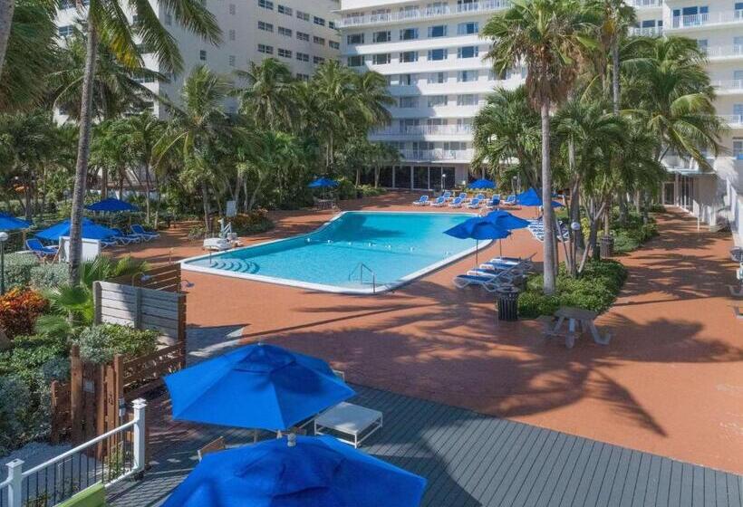 هتل Radisson Resort Miami Beach