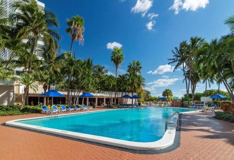 هتل Radisson Resort Miami Beach