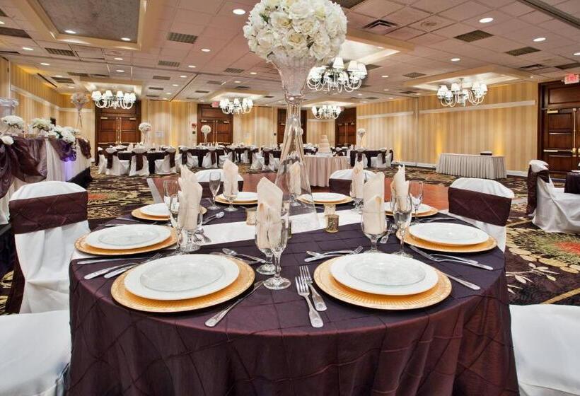 בית מלון כפרי Ramada By Wyndham Cleveland Independence