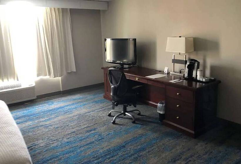 בית מלון כפרי Ramada By Wyndham Cleveland Independence