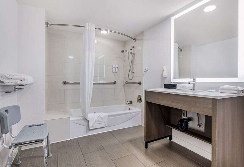 هتل Comfort Inn Sea World Area