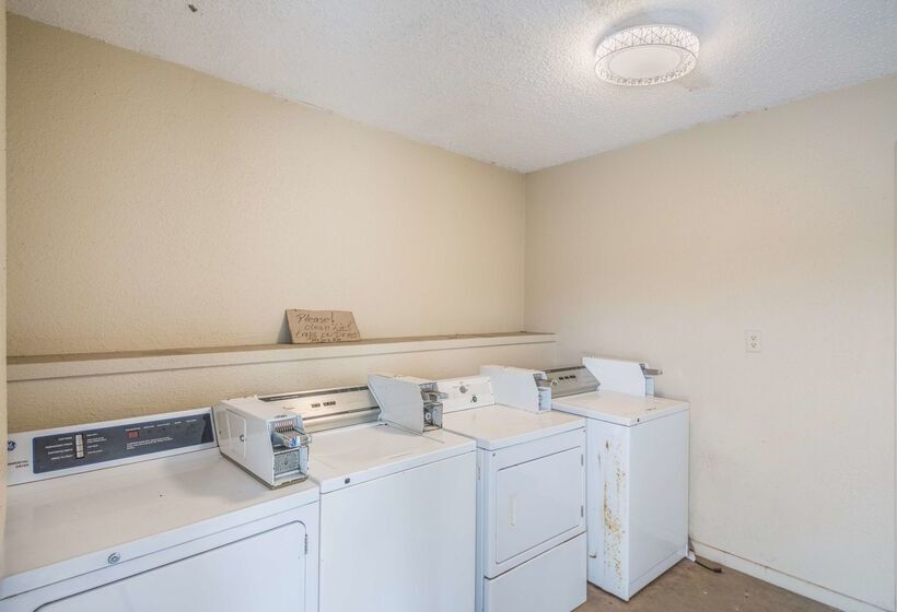 מוטל Americas Best Value Inn Giddings