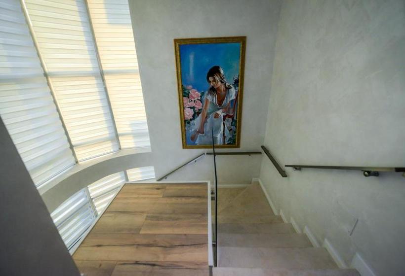 هتل Vila Tirana