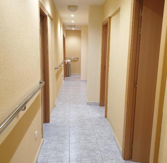 ペンション Hostal La Horra