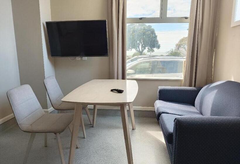 فندق صغير Napier Art House Backpackers